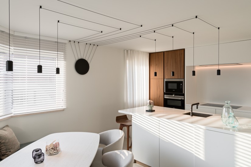 FB 1729 LAER appartement - knokke-heist - kitchen design white eik pendel verlichting.jpg 