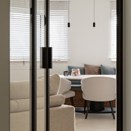 FB 1729 LAER appartement - knokke-heist - low dining steel door.jpg 