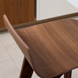 FB 1729 LAER appartement - knokke-heist - wood chair detail .jpg 