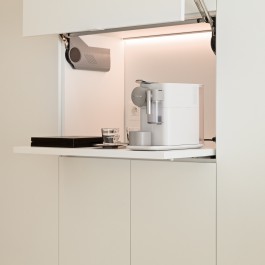 FB 1815 VLIEGER appartement - knokke-heist - maatwerk kastenwand koffie machine